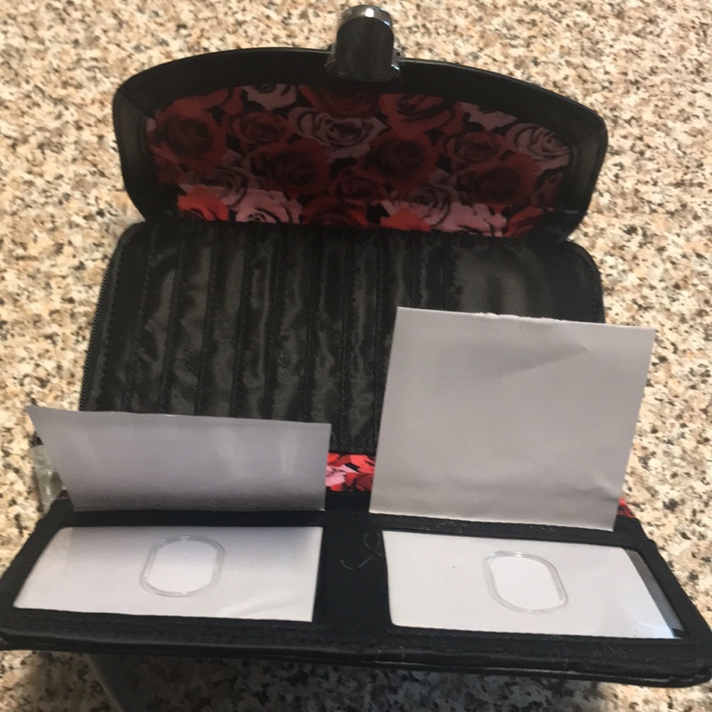 NEW- Vera Bradley Wristlet - Picture 5 of 8